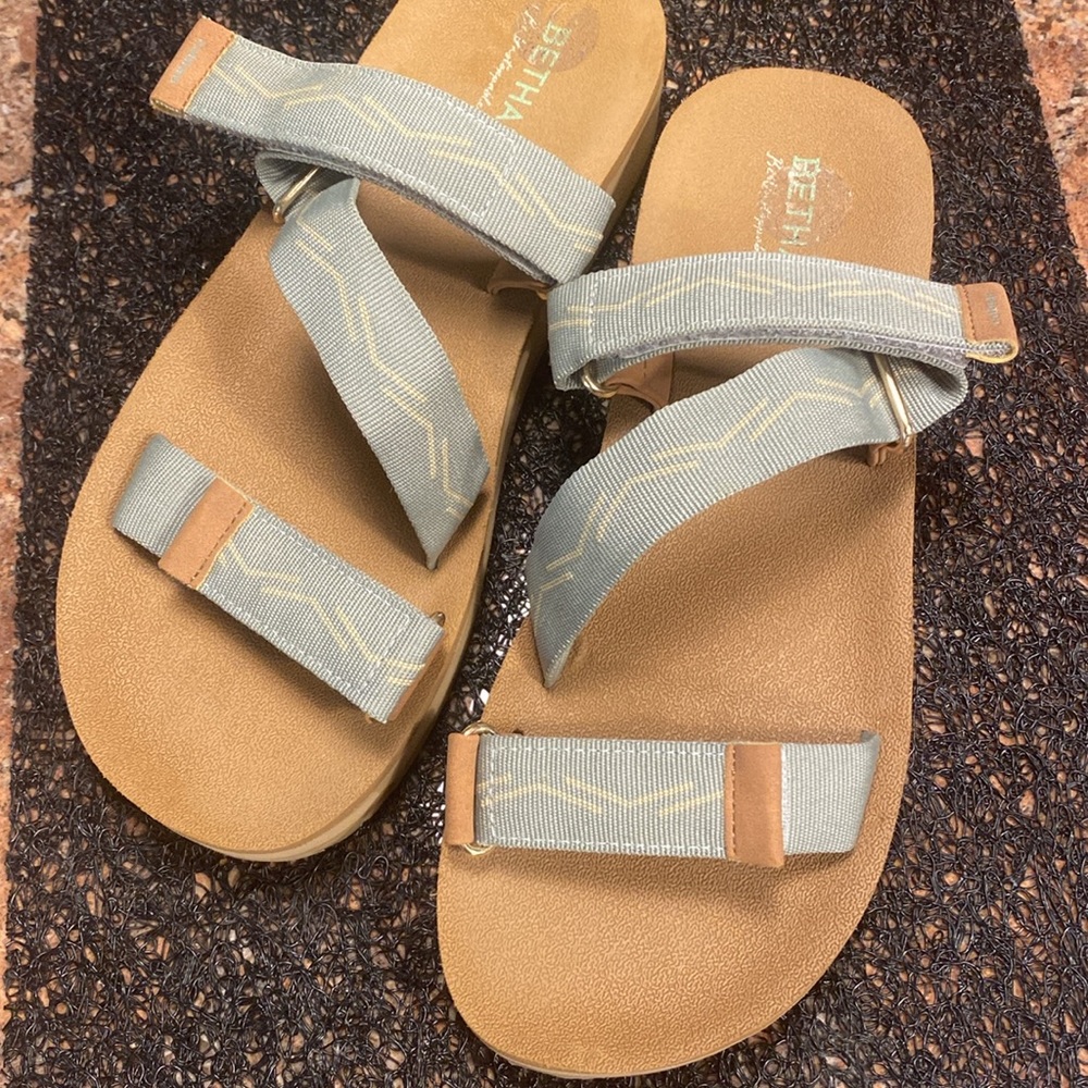 Sandals - Picture 2 of 6